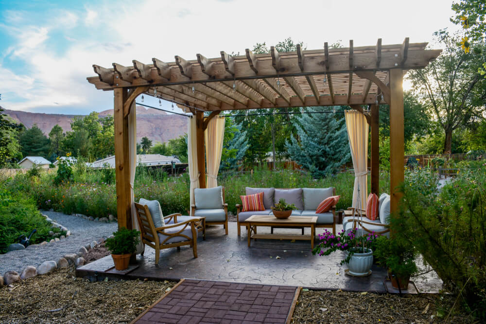 Advantages of Having a Pergola in Your Backyard